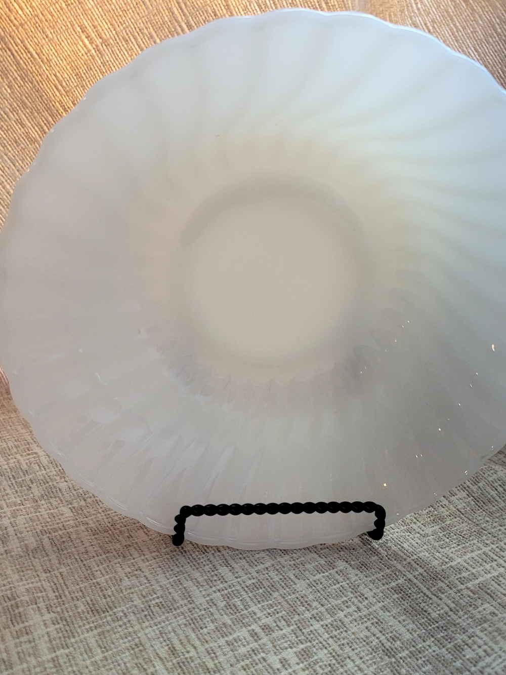 Anchor Hocking Fire King Swirl Pattern 8.5"White Milk Glass Serving Bowl